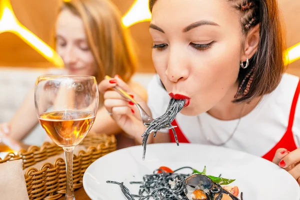 Woman Eating Delicacy Black Pasta Cuttlefish Ink — Stock Photo, Image