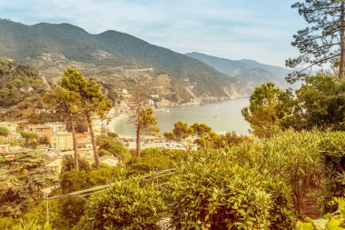 Gün batımı Cinqueterre Milli parkta, İtalya ışık ile manzara