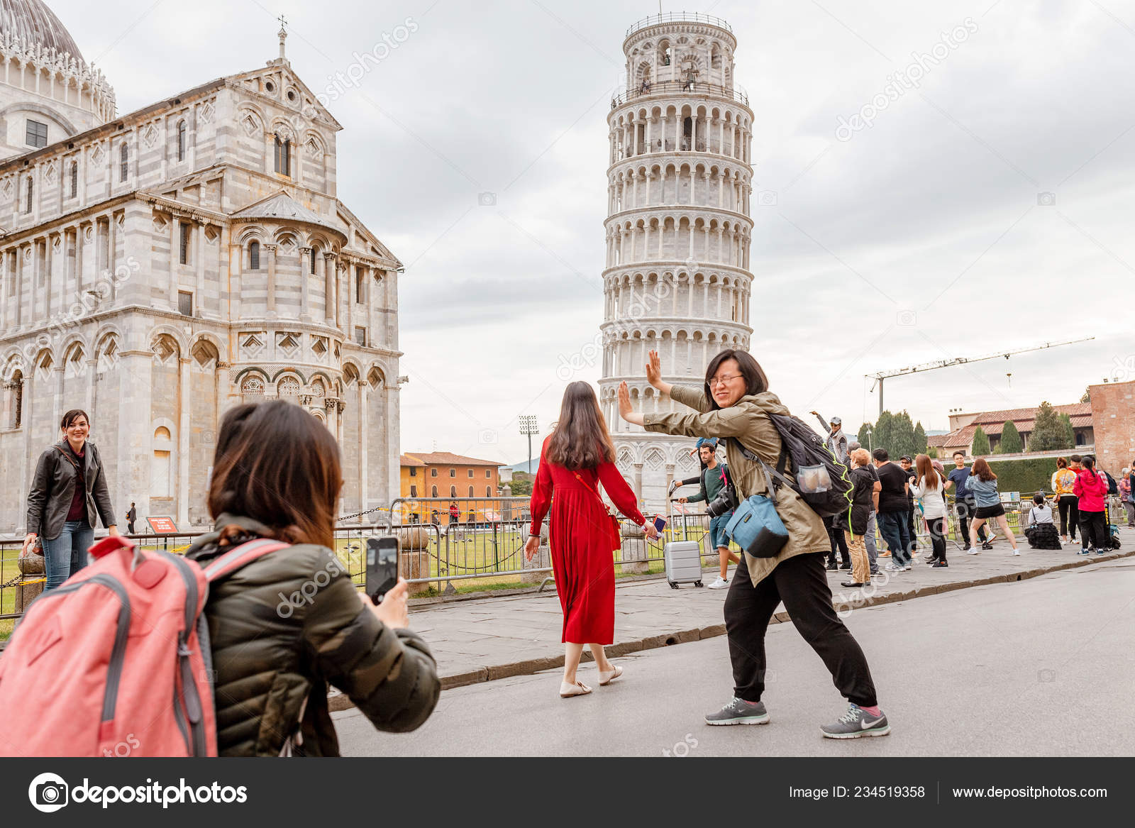October 2018 Pisa Italy Crowds Tourists Making Funny Poses Front – Stock  Editorial Photo © frantic00 #234519358