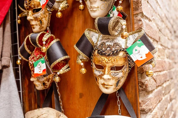Жовтня 2018 Року Сан Giminiano Італія Венеціанська Карнавальна Маска Продаж — стокове фото