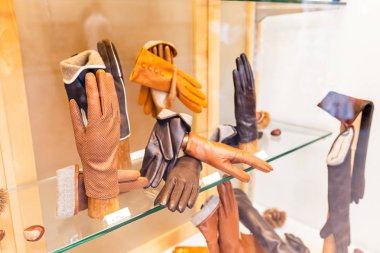 Moda deri eldiven butikten Satılık ekranda