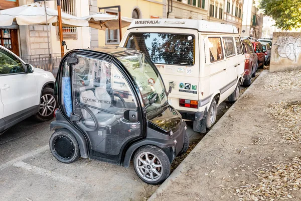 Oktober 2018 Florens Italien Liten Bil Parkerad Gatan City — Stockfoto