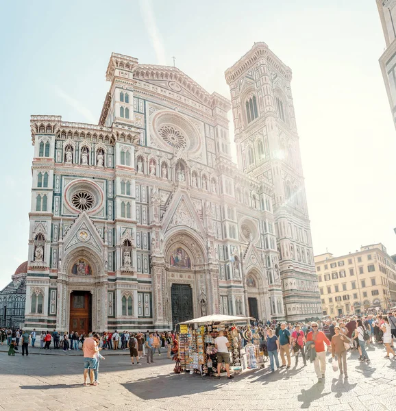 2018年10月19日 意大利佛罗伦萨 在广场上有成群结队游客的佛罗伦萨大教堂 — 图库照片