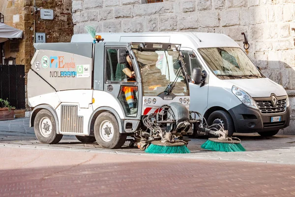 Ekim 2018 Montepulciano Talya Temizleme Makinesi Şehrin Sokak — Stok fotoğraf