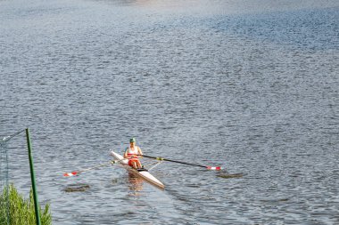 19 Ekim 2018, Floransa, İtalya: Amatör kürek spor ve fitness nehirde