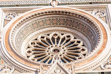 Ünlü turistik landmark Duomo Bazilika Katedrali Floransa, ayrıntı closeup görünümü