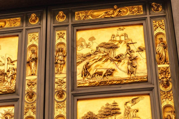 Ünlü turistik landmark Duomo Bazilika Katedrali Floransa, ayrıntı closeup görünümü