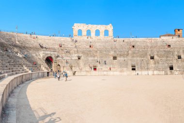 20 Ekim 2018, Verona, İtalya: Verona amfi tiyatroda olduğu bir ana turistik ve tarihi dönüm noktası ve şehrin görünürde