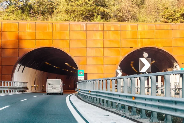 Oktober 2018 Toscane Italië Snelweg Weg Met Verkeer Tunnel Italië — Stockfoto