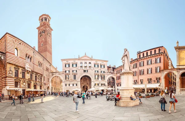 Oktober 2018 Verona Italien Verona Altstadtplatz Mit Blick Auf Lamberti — Stockfoto