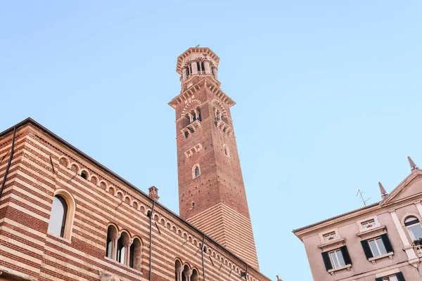 Plaza Del Casco Antiguo Verona Con Vista Torre Lamberti Destino — Foto de Stock