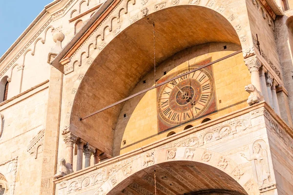 Gran Reloj Fachada Una Catedral Verona Duomo — Foto de Stock