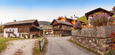 21 Ekim 2018, Santa Magdalena, İtalya: otel ve pansiyonlar İtalyan Dolomites Alpleri'nde Funes Vadisi'ndeki pitoresk bir köy