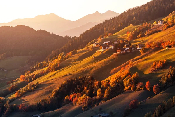 Alpesi Hegyi Vidéki Falu Dolomit Híres Úti Cél — Stock Fotó