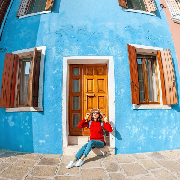 Retrato Jovem Bela Viajante Mulher Ilha Burano Veneza — Fotografia de Stock