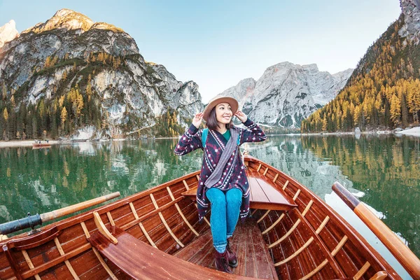 Happy Asian Woman Sitting Wooden Vintage Boat Floating Sailing Braies — Stock Photo, Image