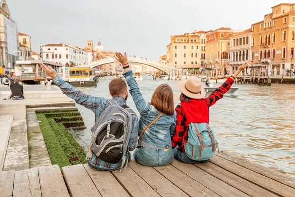 Group Tourists Venice Canal Travel Vacation Friends Italy Europe Concept — Stock Photo, Image