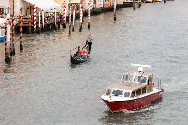 Października 2018 Wenecja Włochy Wody Ruchu Gondoli Łodzi Canal Grande — Zdjęcie stockowe