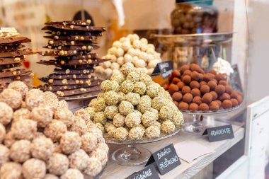 Bir Pastane çeşitli çikolata şekerleme