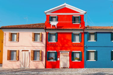 Turist landmark Burano Adası, Venedik bölgesi olarak ünlü renkli ev sahipliği yapmaktadır. İtalya'da seyahat