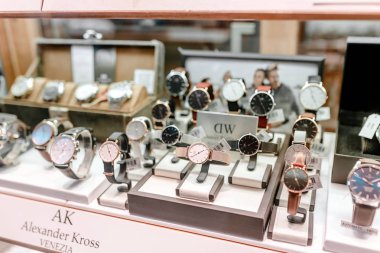 24 Ekim 2018, Venedik, İtalya: Daniel Wellington lüks saatler dükkanda