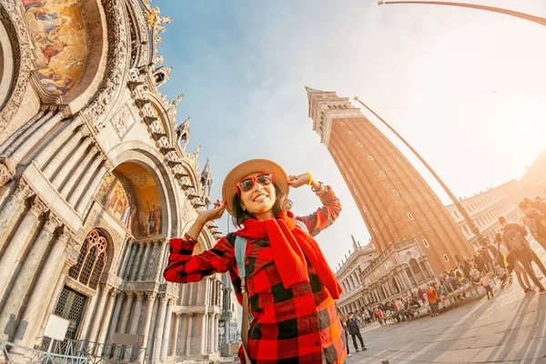 Jovem Feliz Asiático Menina Viajante Praça San Marco Veneza Férias — Fotografia de Stock