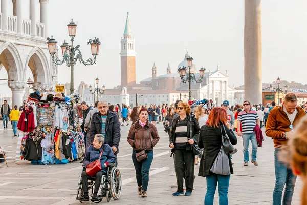 2018 Október Velence Olaszország Tömeg Turisták Számára Gyaloglás San Marco — Stock Fotó