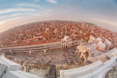 Venedik St Mark bazilikanın kubbe havadan görünümüdür. Seyahat hedef kavramı