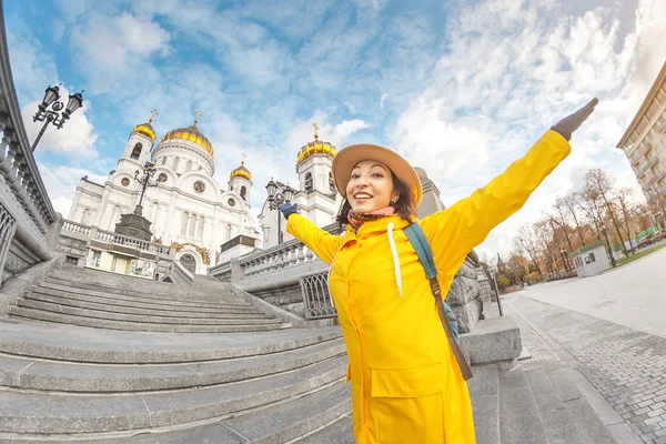 Glad Asiatiska Turist Kvinna Katedralen Kristus Frälsaren Rese Och Turistnäringen — Stockfoto