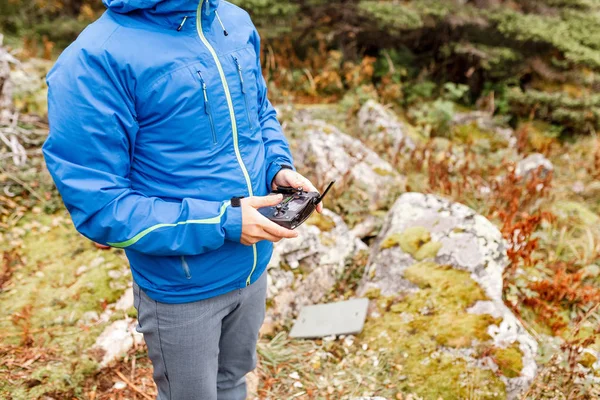 Mannen Med Fjärrkontroll Drone Copter Hand — Stockfoto