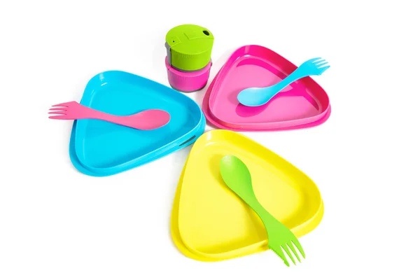 Set di piatti di plastica colorati isolati su sfondo bianco. Vibrante pranzo utensili da cucina partito — Foto Stock