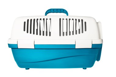 Plastik kafes üzerinde beyaz izole kediler ve köpekler için taşıma. Seyahat Ulaştırma, hayvan hastalıklarıyla ilgili klinik ve evde beslenen hayvan kaygı kavramı