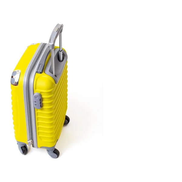 Valise jaune moderne isolée sur blanc. Bagages de voyage et tou — Photo