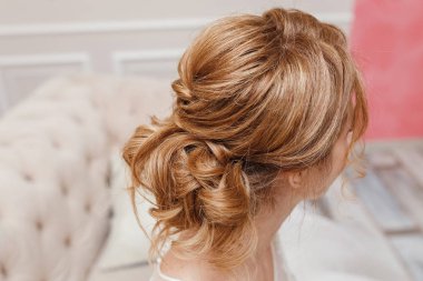 Düğün saç modeli arka görünüm