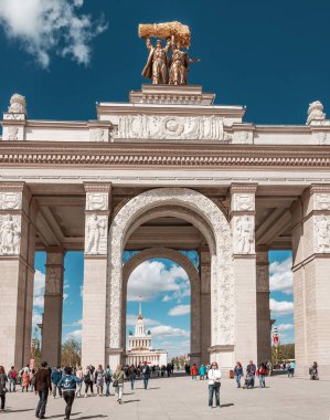 04 Mayıs 2018, Moskova, Rusya: Moskova'daki Vdnh kompleksine Ünlü Ana Kapılar