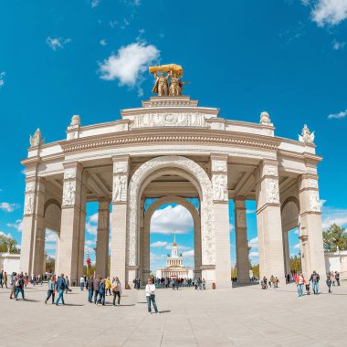 04 Mayıs 2018, Moskova, Rusya: Moskova'daki Vdnh kompleksine Ünlü Ana Kapılar