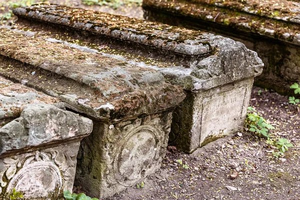 Lápide e sarcófago dos tempos antigos — Fotografia de Stock