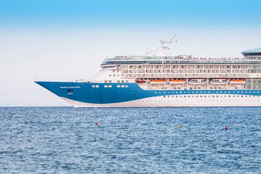 27 Mayıs 2019, Rodos, Yunanistan: büyük Cruise Ship liner-tatil ve taşıma konsepti