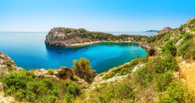 Rodos Adası, Yunanistan 'da Anthony Quinn Bay Lagünü adlı yer. Panoramik deniz cenneti manzara