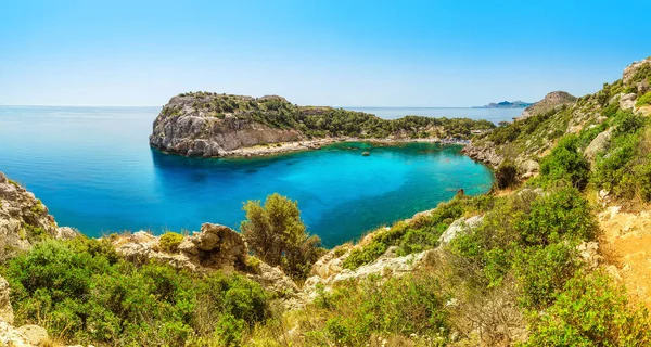 Place named Anthony Quinn Bay lagoon in Rhodes island, Greece. Panoramic sea paradise landscape — Stock Photo, Image