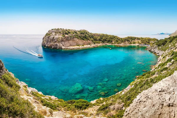 Lugar llamado Anthony Quinn Bay laguna en la isla de Rodas, Grecia. Panorámica mar paraíso paisaje — Foto de Stock