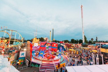 20 Temmuz 2019, Viyana, Avusturya: Wien Prater eğlence parkı, dönme dolabın tepesinden havadan görünüm