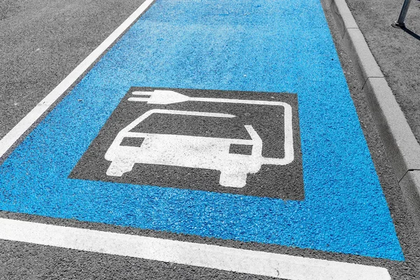 Elektrikli arabalar için park yeri ve şarj etme