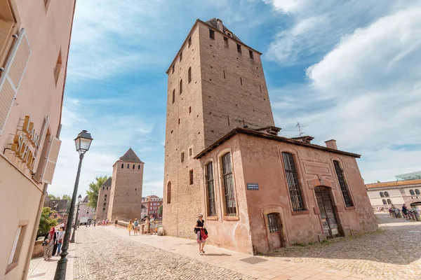 22 de julio de 2019, Estrasburgo, Francia: Henry Towers cerca de Barrage Monumento turístico de Vauban en Estrasburgo —  Fotos de Stock