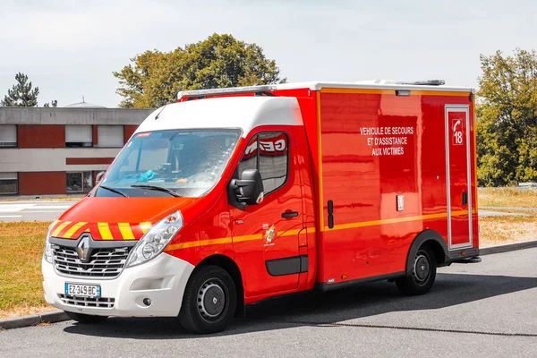 22 juli 2019, Straatsburg, Frankrijk: ambulance busje staat geparkeerd in de buurt van de spoeddienst in Straatsburg — Stockfoto