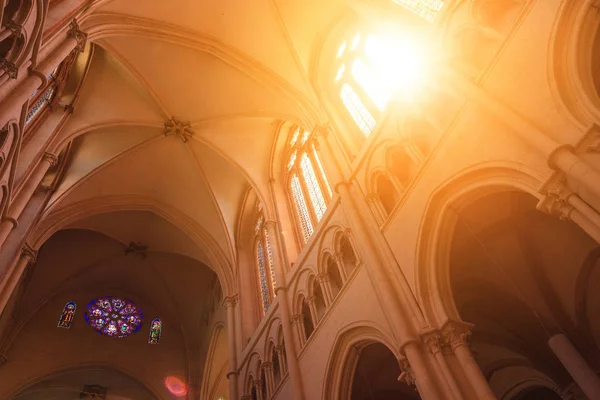Iglesia Vieja con destello de sol a través de la ventana —  Fotos de Stock