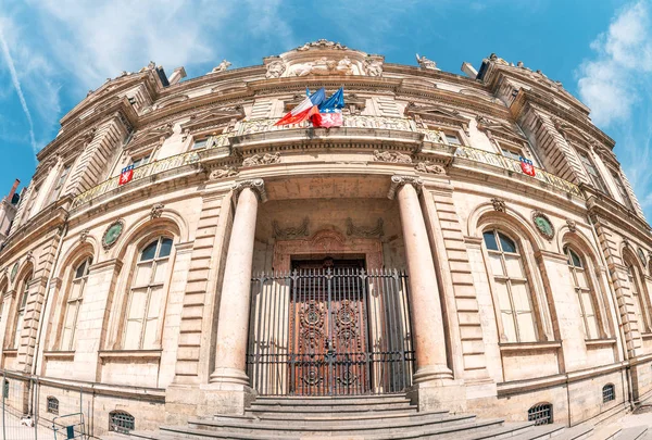 Zabytkowy budynek ratusza w Lyonie jako miejsce administracyjne i kulturalne — Zdjęcie stockowe