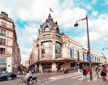 26 Temmuz 2019, Paris, Fransa: Bazar Hotel de Ville alışveriş merkezi, ünlü alışveriş merkezi