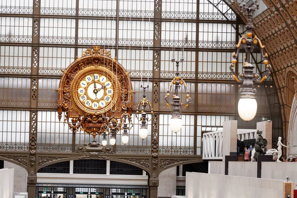 27 Julho 2019, Paris, França: Relógio famoso no interior do Museu Orsay — Fotografia de Stock