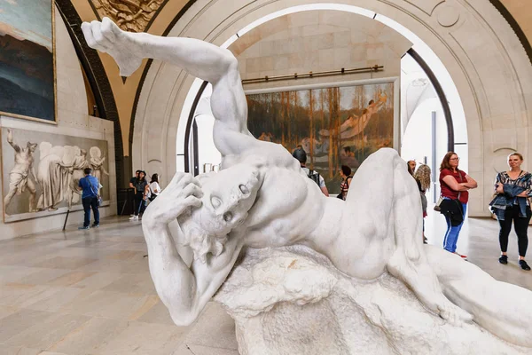 27 Temmuz 2019, Paris, Fransa: Ünlü Orsay müzesinde güzel antik heykel